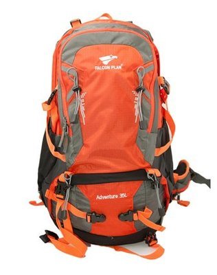 户外用品 连接人与自然的生活方式载体